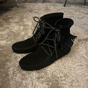 Authentic Minnetonka Suede Fringe Booties - Sz 8